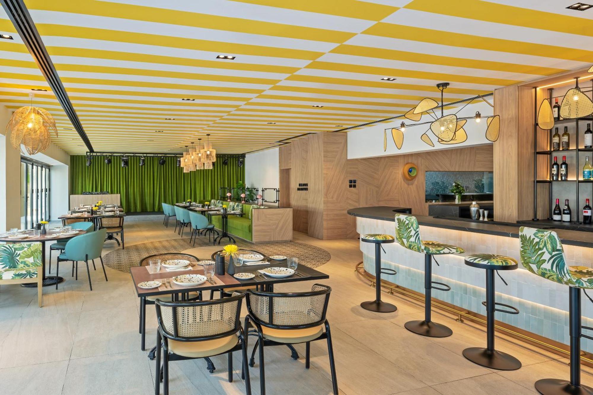 Barcelo Al Jaddaf, Dubai Hotel Екстериор снимка Interior of the restaurant